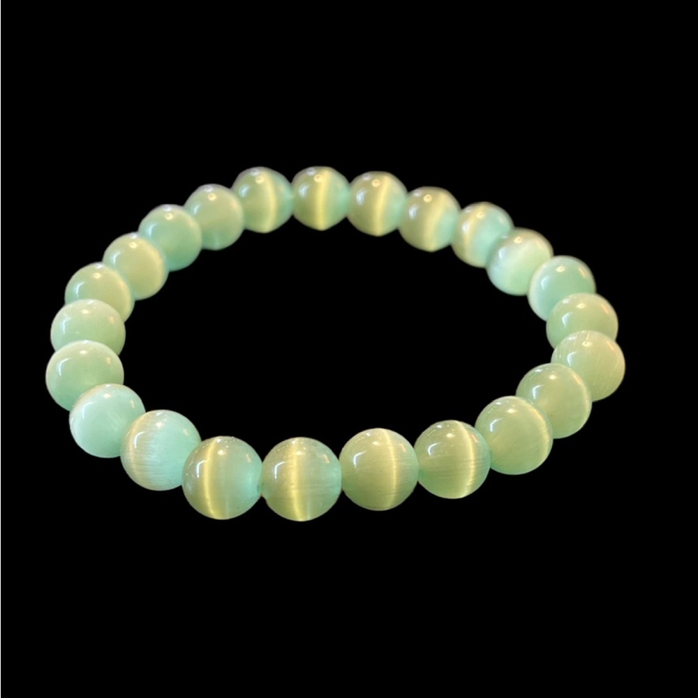 Green cat eye beaded bracelet